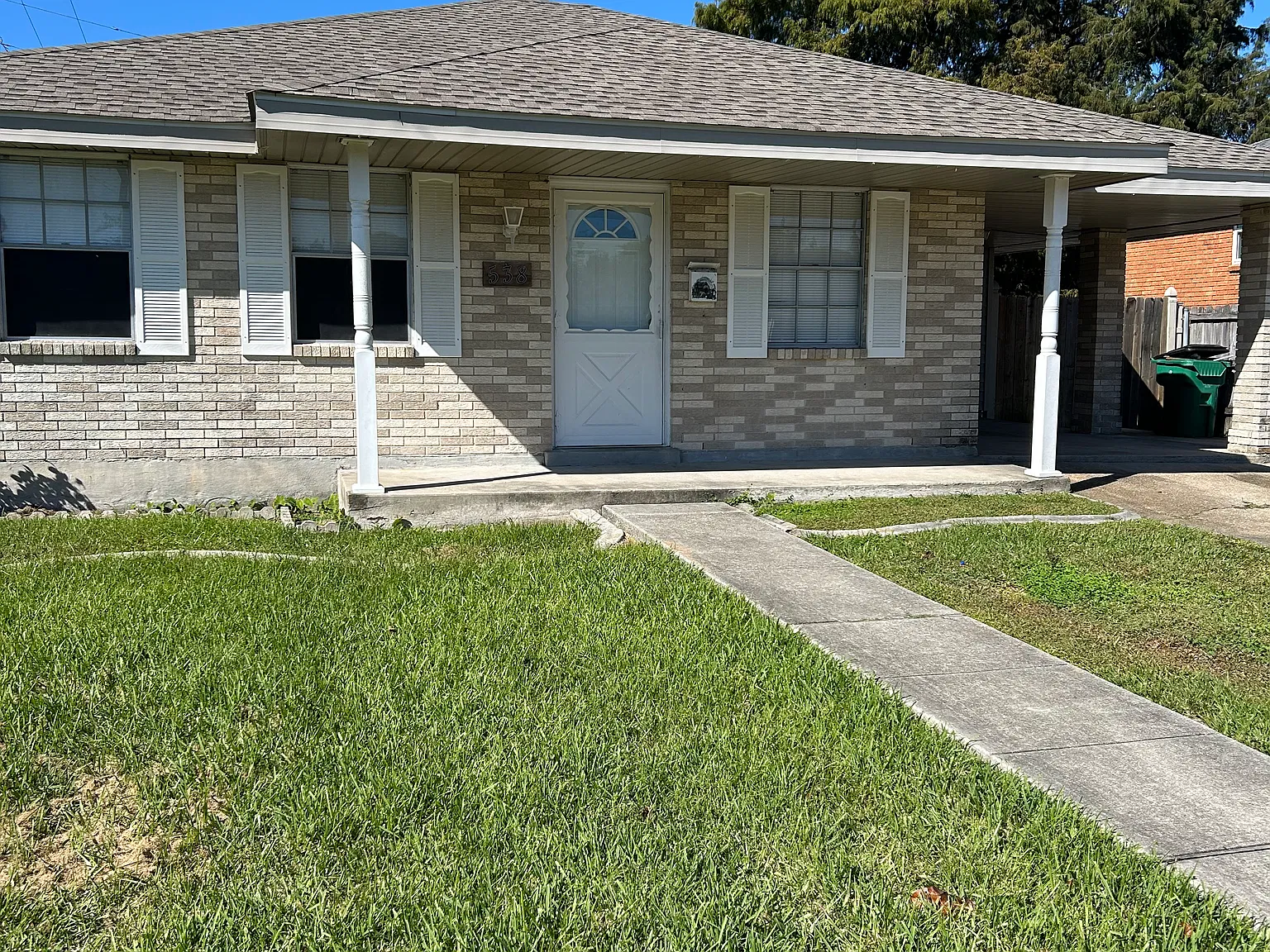 3 bed, 1300 sqft, $1,900 — Photo 1