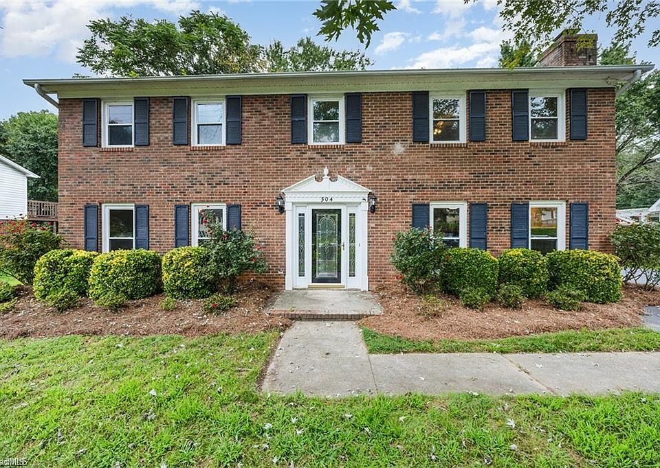1st image of 304 Cypress Dr