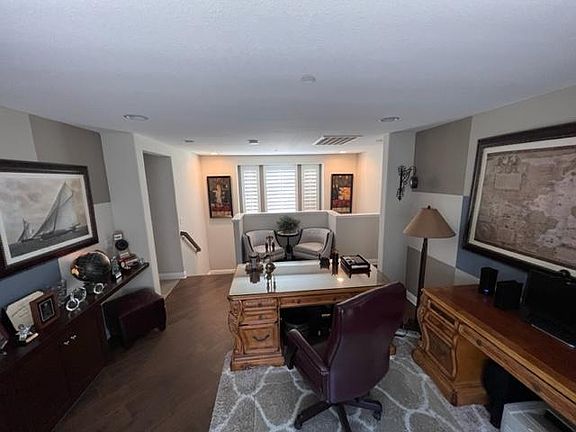 5th image of 787 Huron Pl