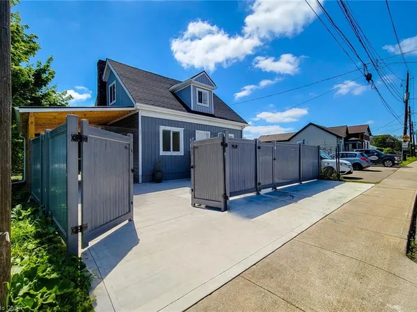 78 Hillyard St, Hamilton, ON L8L 6B4