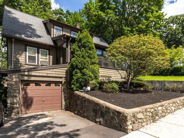 50 Sprague St, Dedham, MA 02026