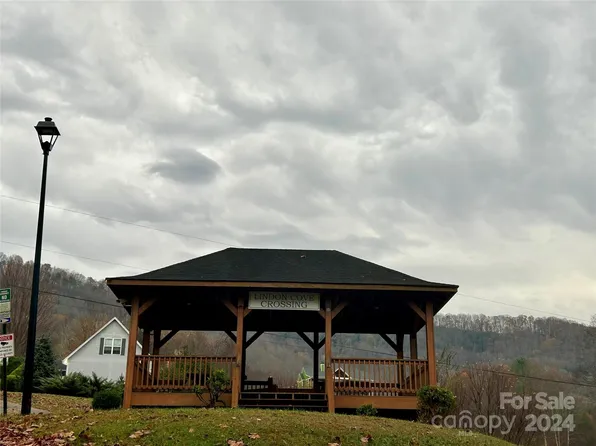 104 S Lindon Cove Rd, Candler, NC 28715