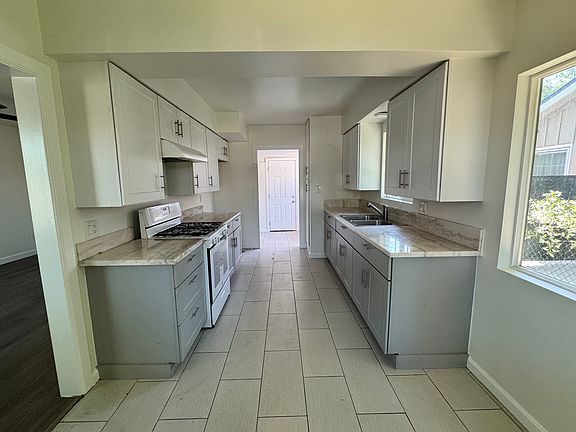 3rd image of 7436 White Oak Ave