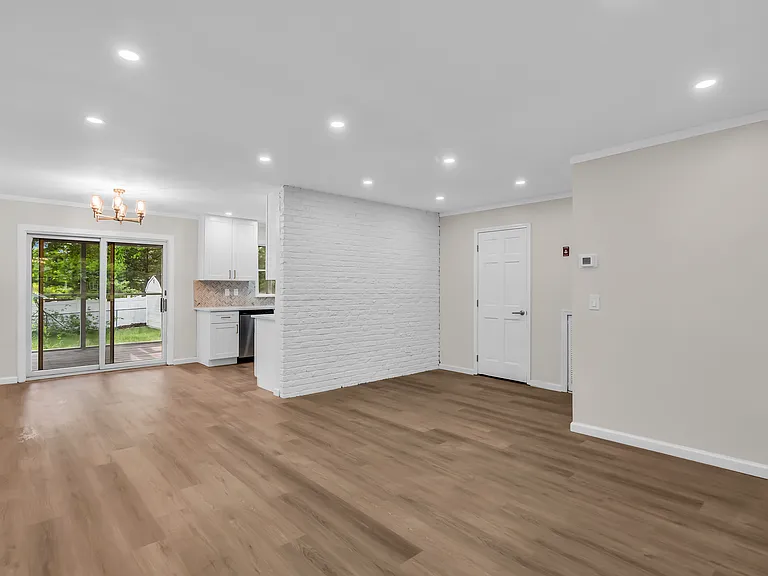 321 Marc Dr — Photo 9