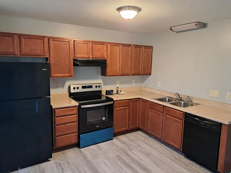 4220 Kaplan Dr — Photo 3