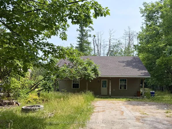 2 Oakwood Dr, Kawartha Lakes, ON K0M 1N0