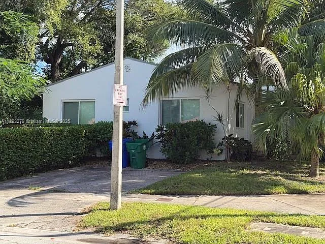 Building Photo - 2131 SW 19th Ave #A
