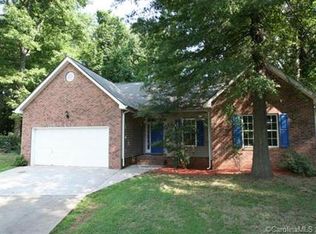 6527 White Pine Ln, Charlotte, NC 28262