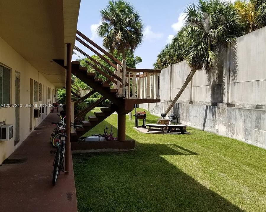 1st image of 280 SW 11th Ave APT 18