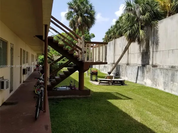 280 SW 11th Ave APT 18, Hallandale, FL 33009