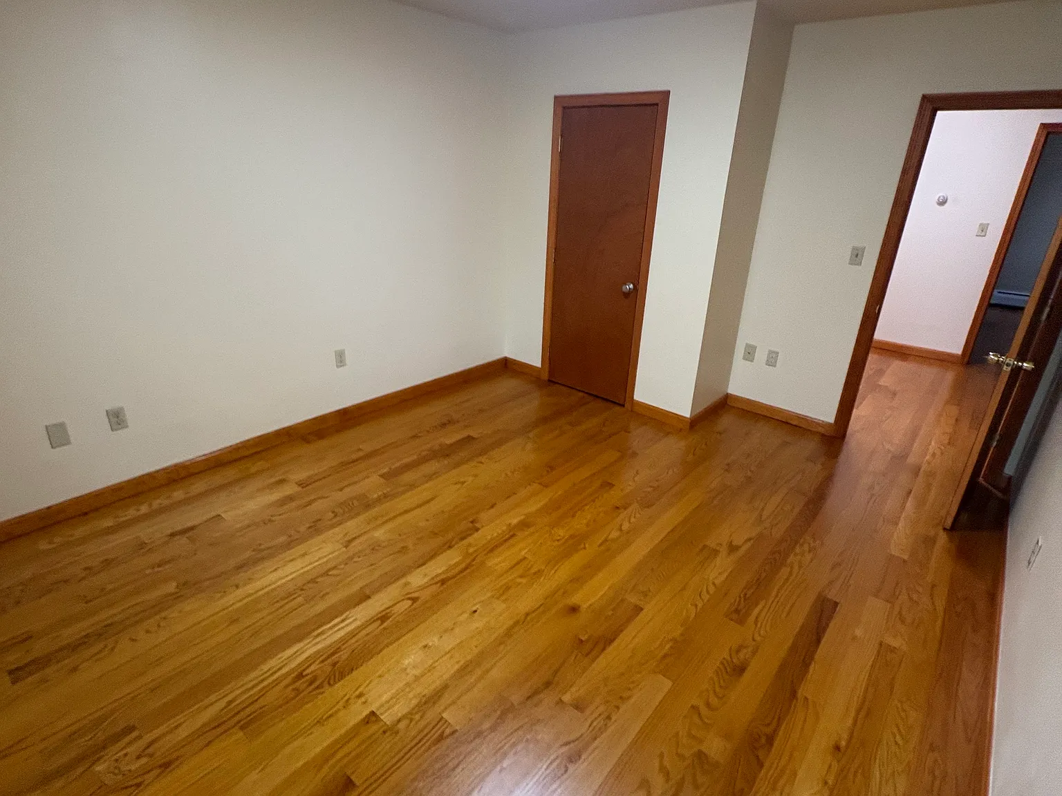 3 bed, 1000 sqft, $3,750 — Photo 3