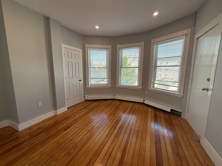 8 Carnes St #2R — Photo 5
