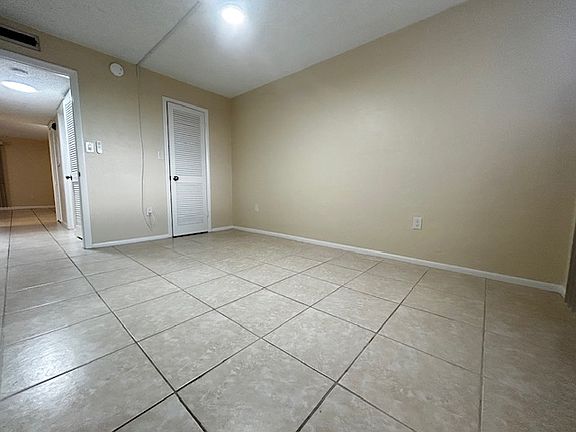 5th image of 4906 Victoria Dr APT 412