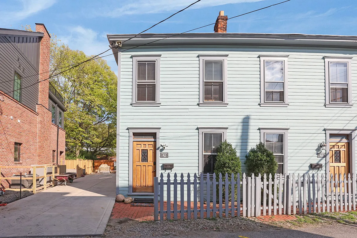 Building Photo - 42 E Prescott St