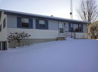 304 Downie Dr, Juneau, WI 53039