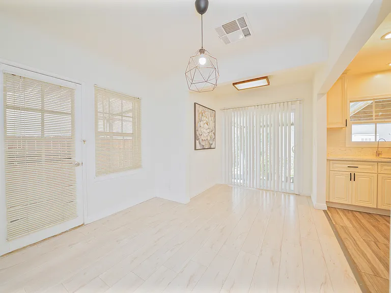 349 E Newman Ave #A — Photo 12