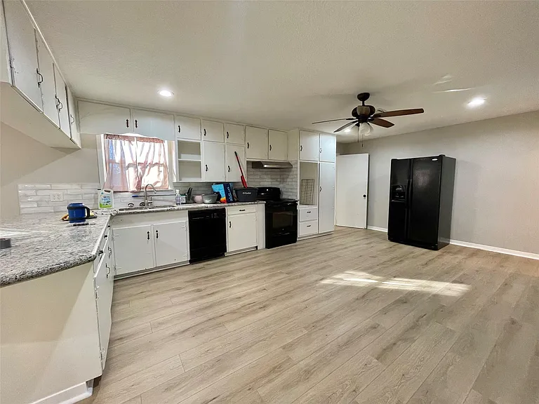 817 N Valderas St — Photo 20
