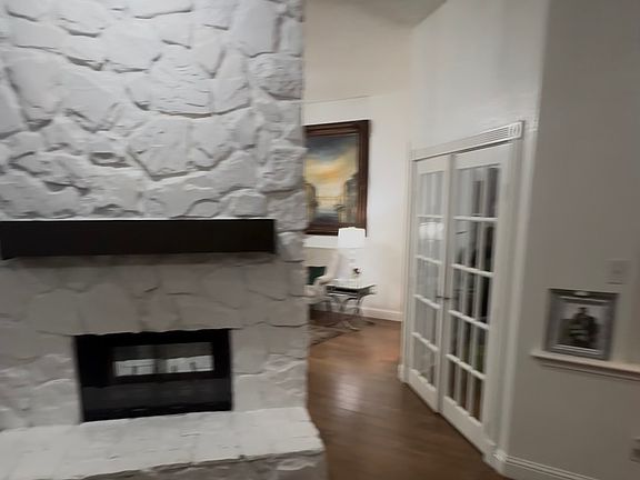 4th image of 3303 Columbus Dr