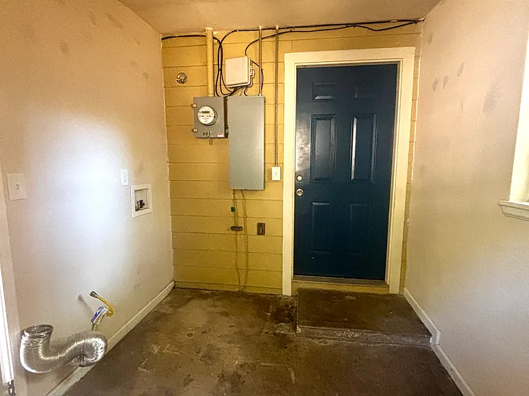 905 Isbell Rd — Photo 18