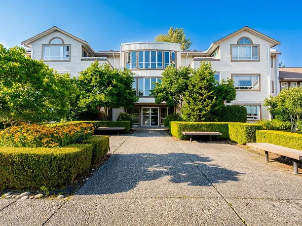 15991 Thrift Ave #104, White Rock, BC V4B 2M9