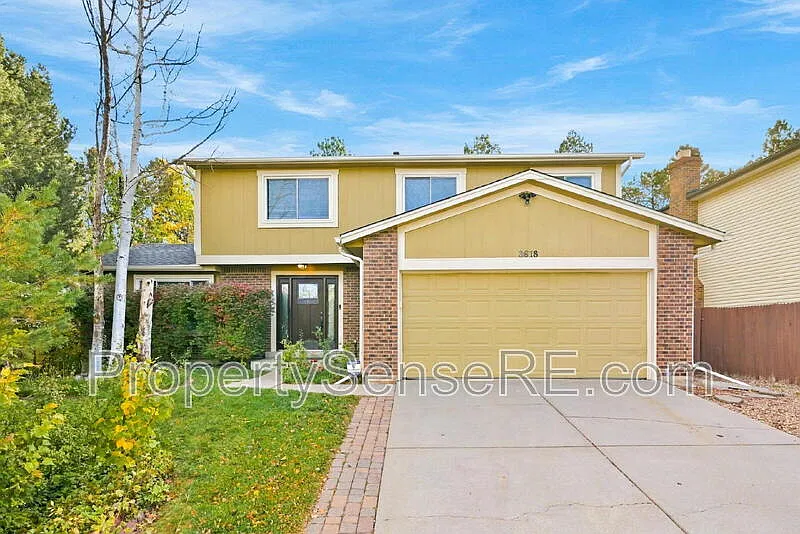 4 bed, 2.5 bath, 2840 sqft, $3,000 — Photo 1