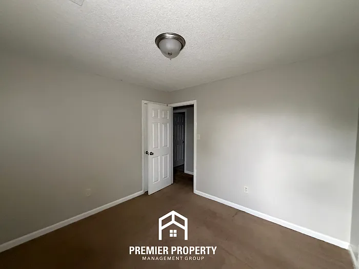 7823 Wolf Hollow Dr — Photo 14