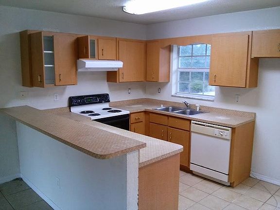2nd image of 222 Holland St