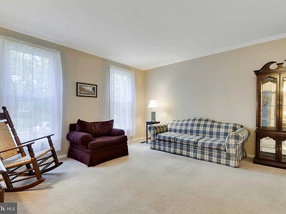 5th image of 504 White Horse Ct