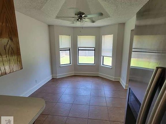 4th image of 581 Geraldine Ln