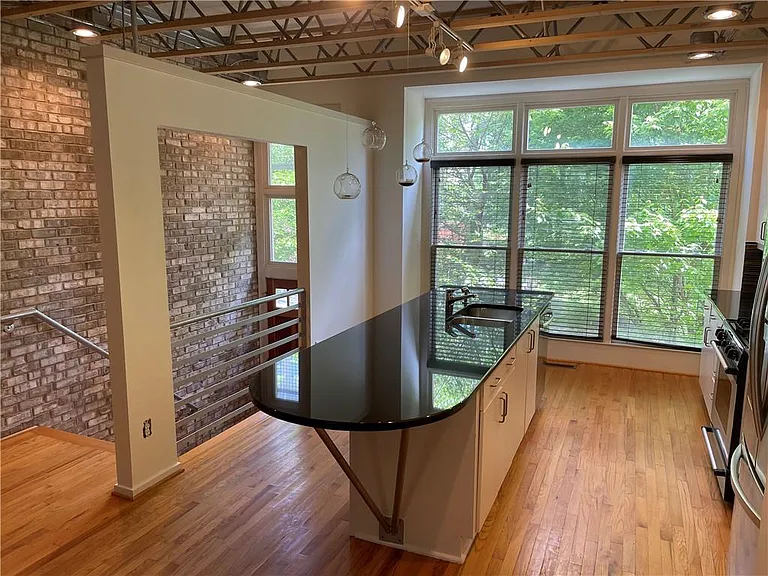 1325 Peachtree Vw NE — Photo 4