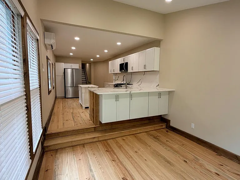 121 E Union St — Photo 13