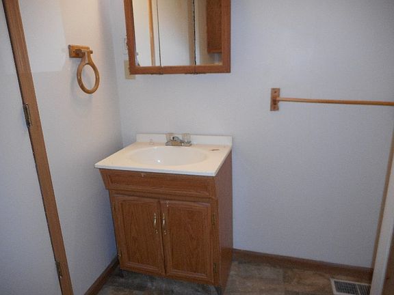 5th image of 804 E Clara St