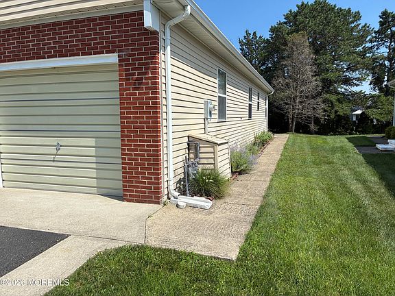 3rd image of 65 Woodstock Drive