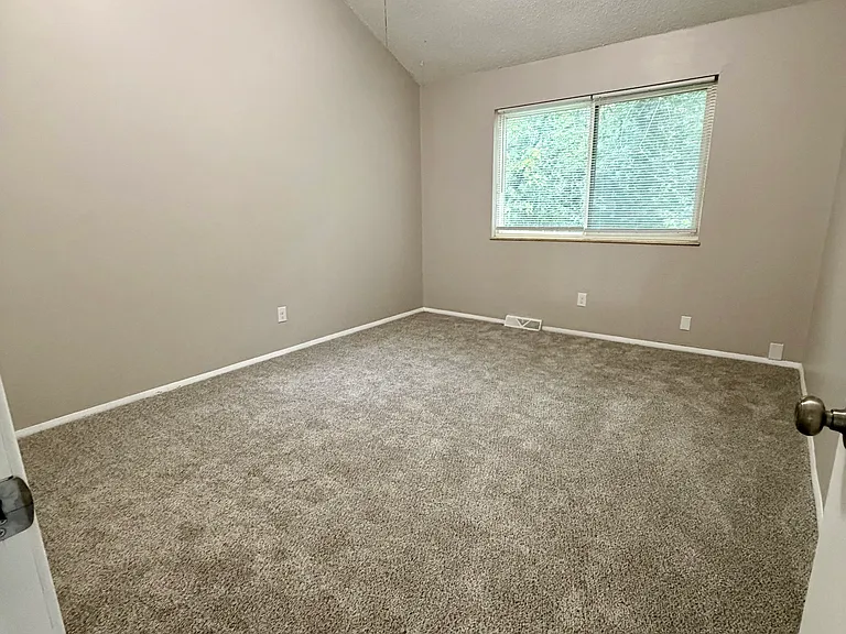 1204 Ada St — Photo 9