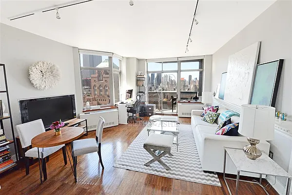 Rented by Peter Ashe | media 8