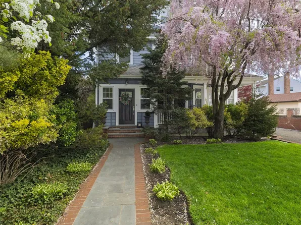 75 Lee Avenue, Rockville Centre, NY 11570