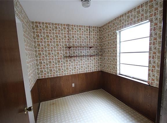 4th image of 4326 Hillsdale Ln