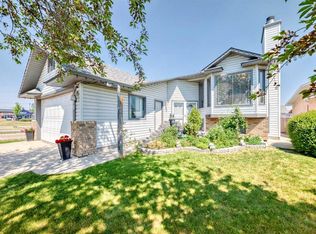 68 W Harvest Oak Way NE, Calgary, AB T3K 3Y2