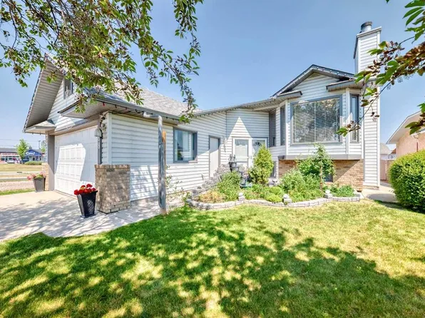 68 W Harvest Oak Way NE, Calgary, AB T3K 3Y2