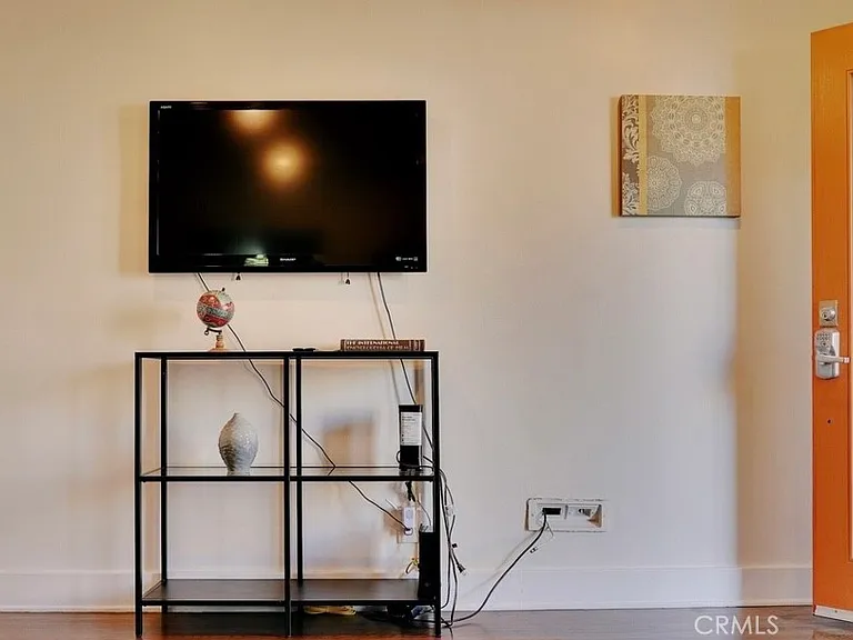 5150 Romaine St — Photo 7