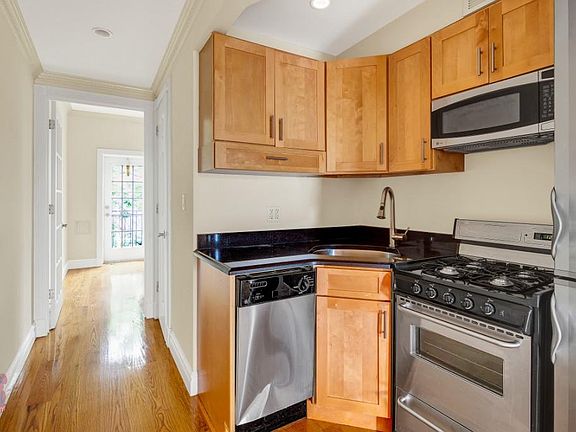 5th image of 521 E 5th St #9