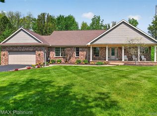 59360 Foxpointe Ln, South Lyon, MI 48178