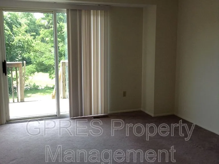 317 Garden Hill Dr — Photo 2