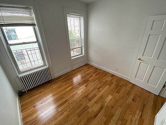 5th image of 4311 34th Ave #3R