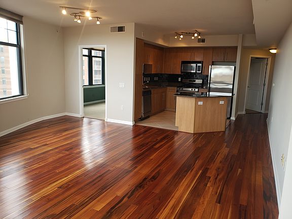 4th image of 1021 N Garfield St APT 638