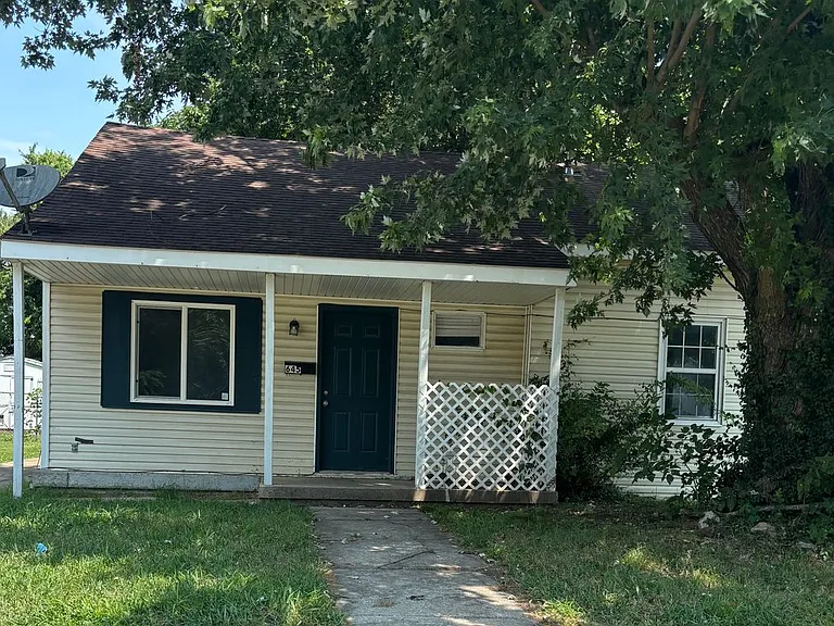 645 W Webster St — Photo 1