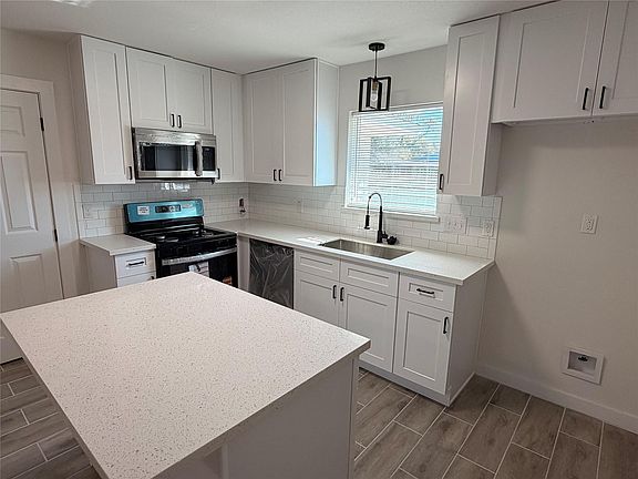 3rd image of 5842 Beldart St