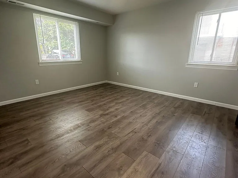 1300 Dewey St #12 — Photo 7