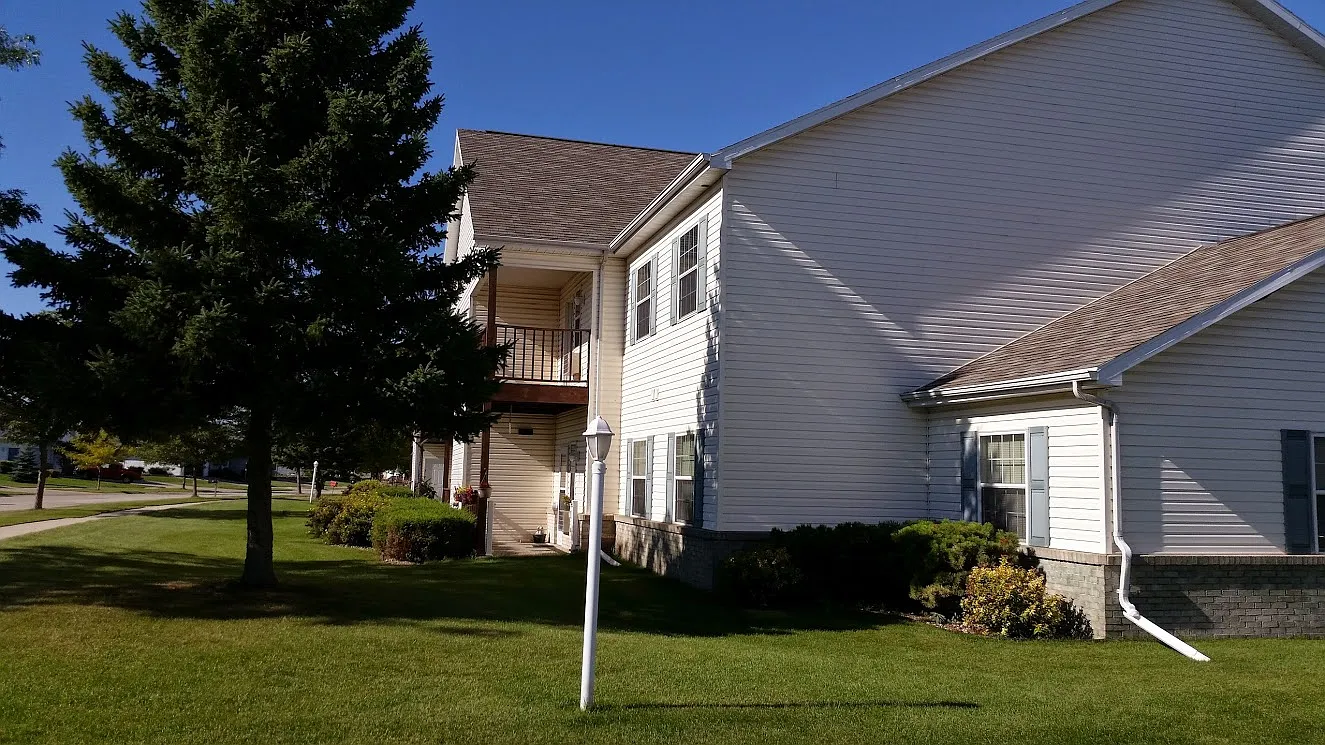 Fond du Lac- Primrose Apartments — Photo 2