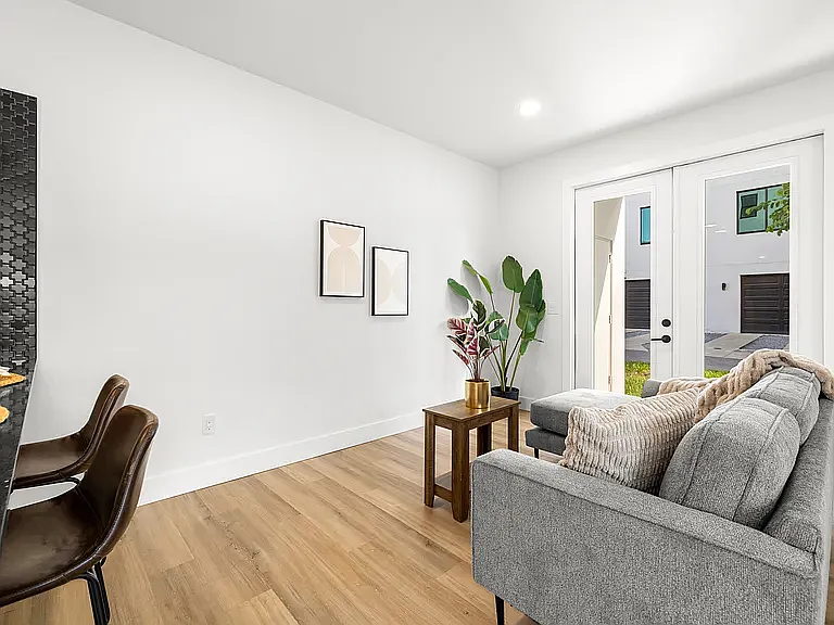 Studio, 837 sqft, $1,750 — Photo 4
